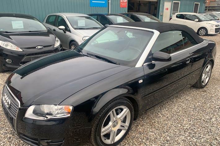 Grå Audi A4 fra 2006