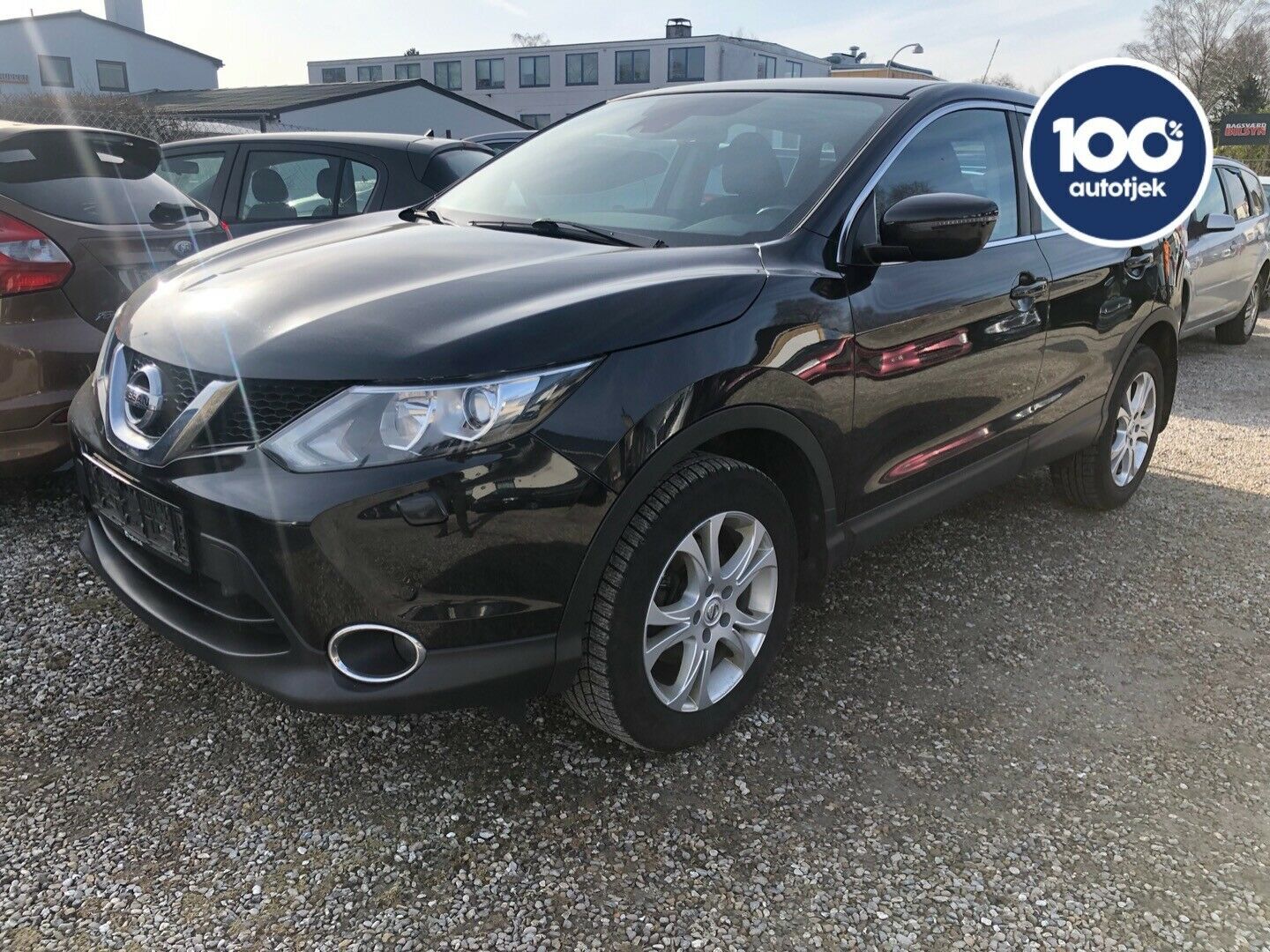 Grå Nissan Qashqai fra 2015