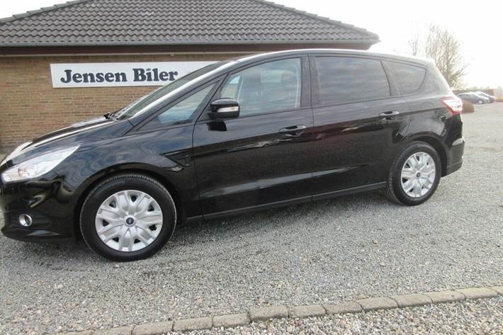Grå Ford S-MAX fra 2016