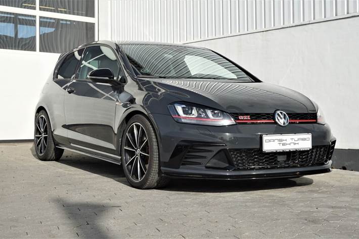 Grå VW Golf VII fra 2017