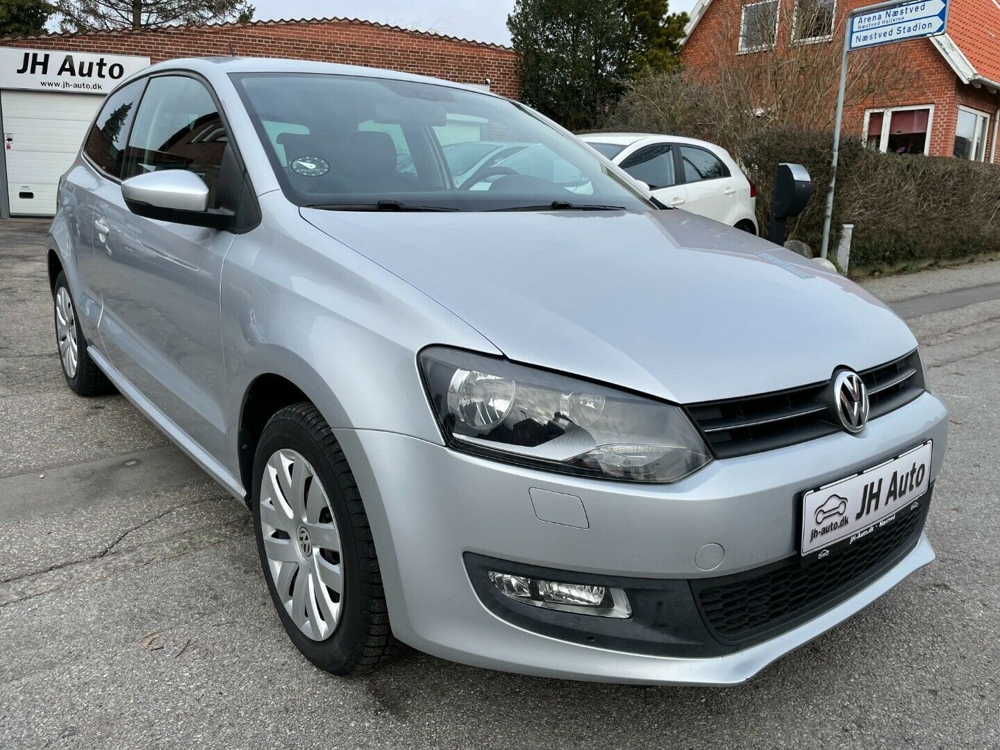 Grå VW Polo fra 2010