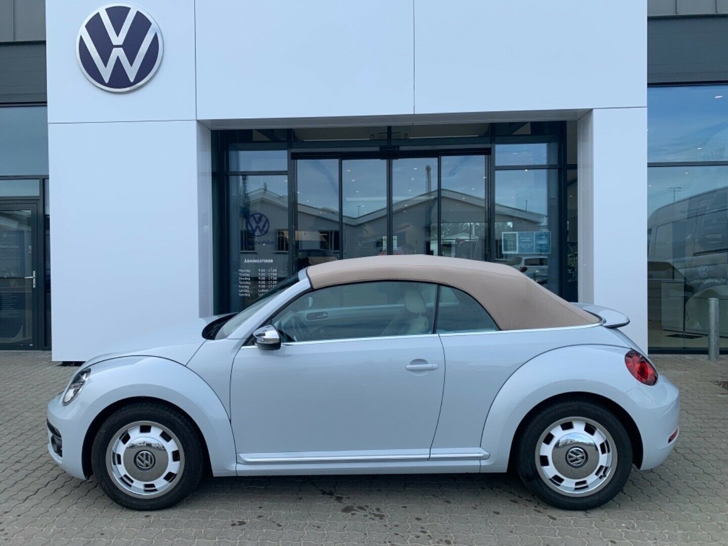 Grå VW Beetle fra 2018