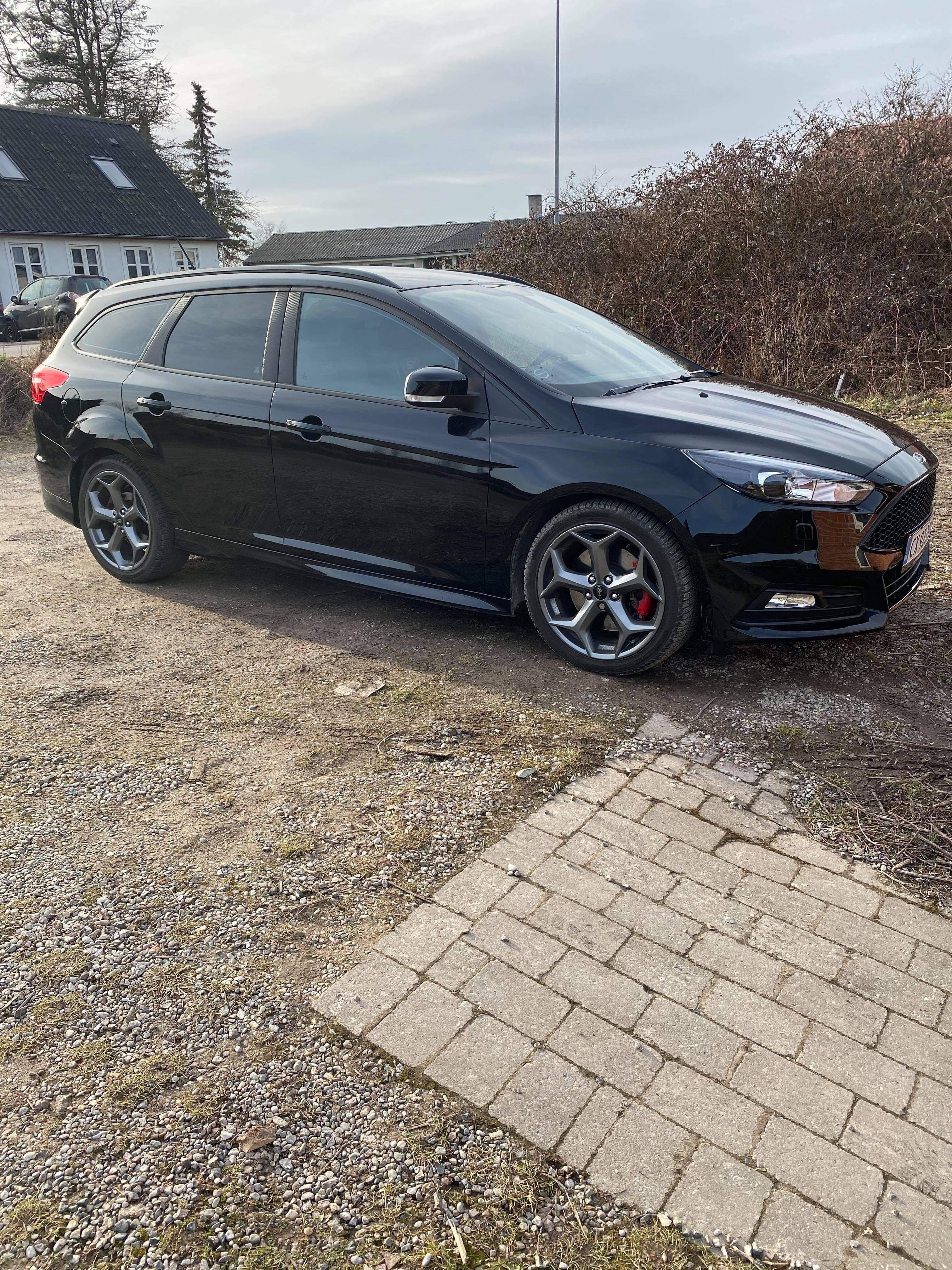 Sort Ford Focus fra 2017