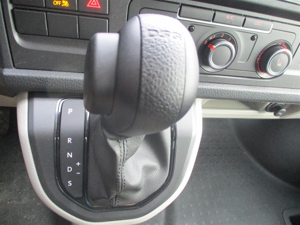 Hvid VW Transporter fra 2021