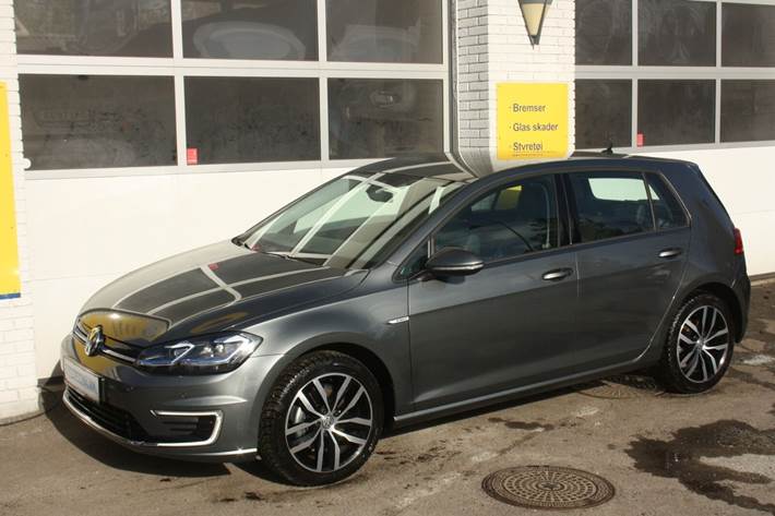 Grå VW e-Golf VII fra 2020