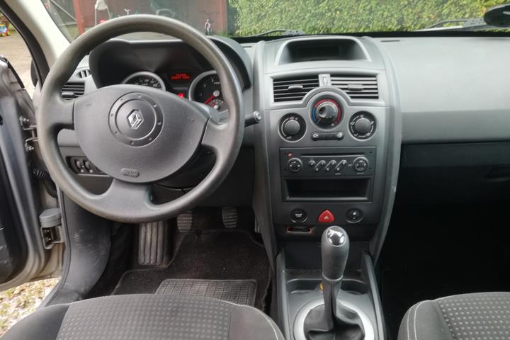 Grå Renault Megane II fra 2006