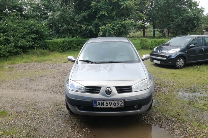 Grå Renault Megane II fra 2006