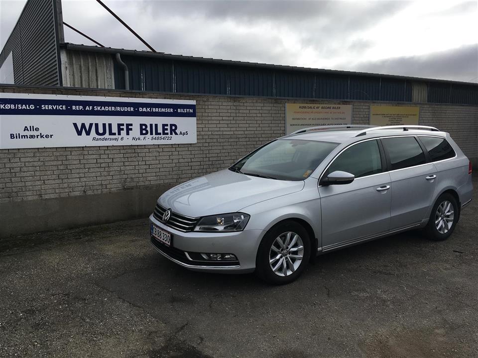 Grå VW Passat fra 2012