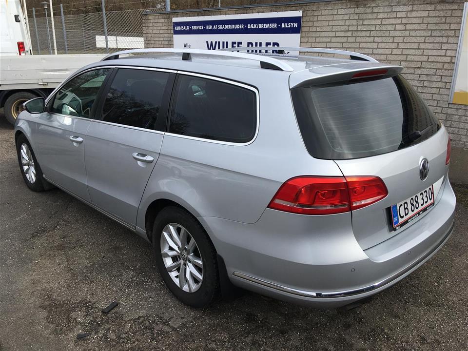 Grå VW Passat fra 2012