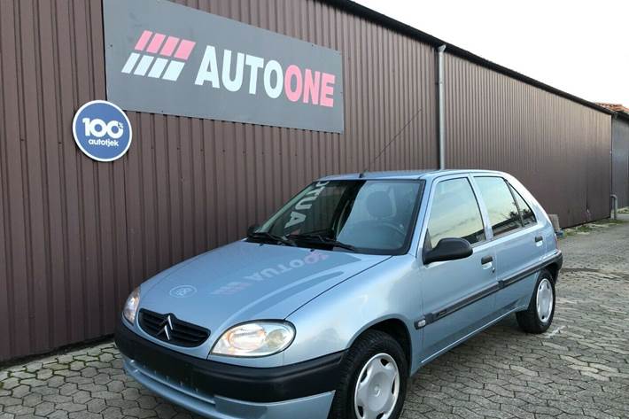 Blå Citroën Saxo fra 2002