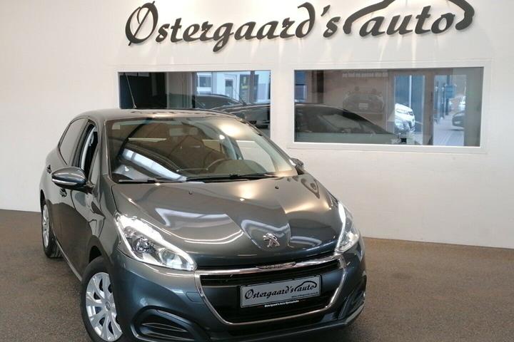 Grå Peugeot 208 fra 2017