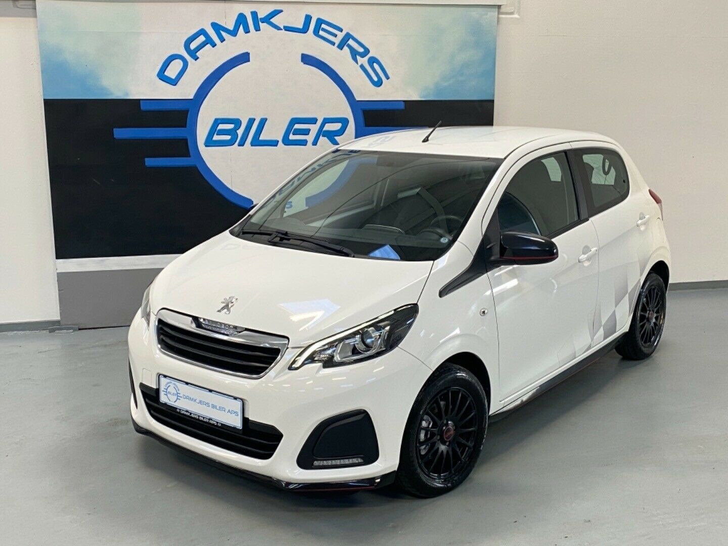Grå Peugeot 108 fra 2014