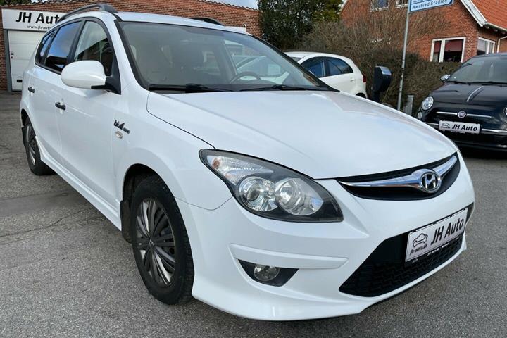Grå Hyundai i30 fra 2011