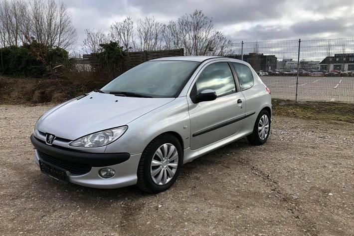 Grå Peugeot 206 fra 2002