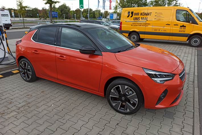 Orange Opel Corsa-e fra 2020