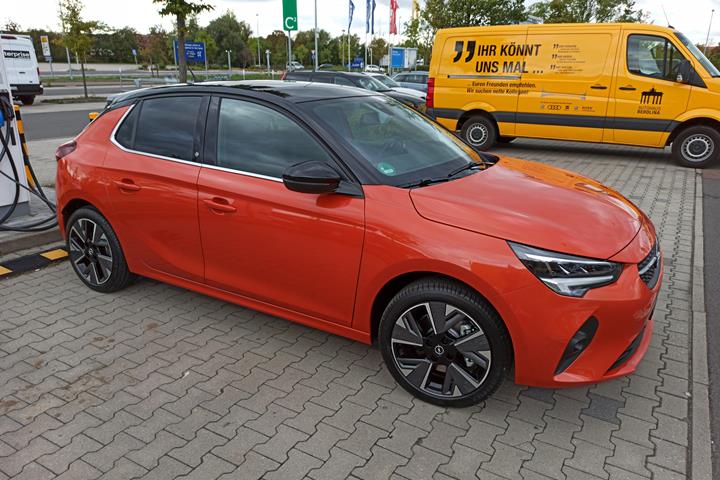 Orange Opel Corsa-e fra 2020