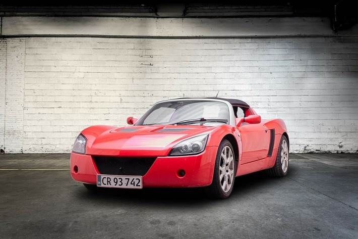 Rød Opel Speedster fra 2001