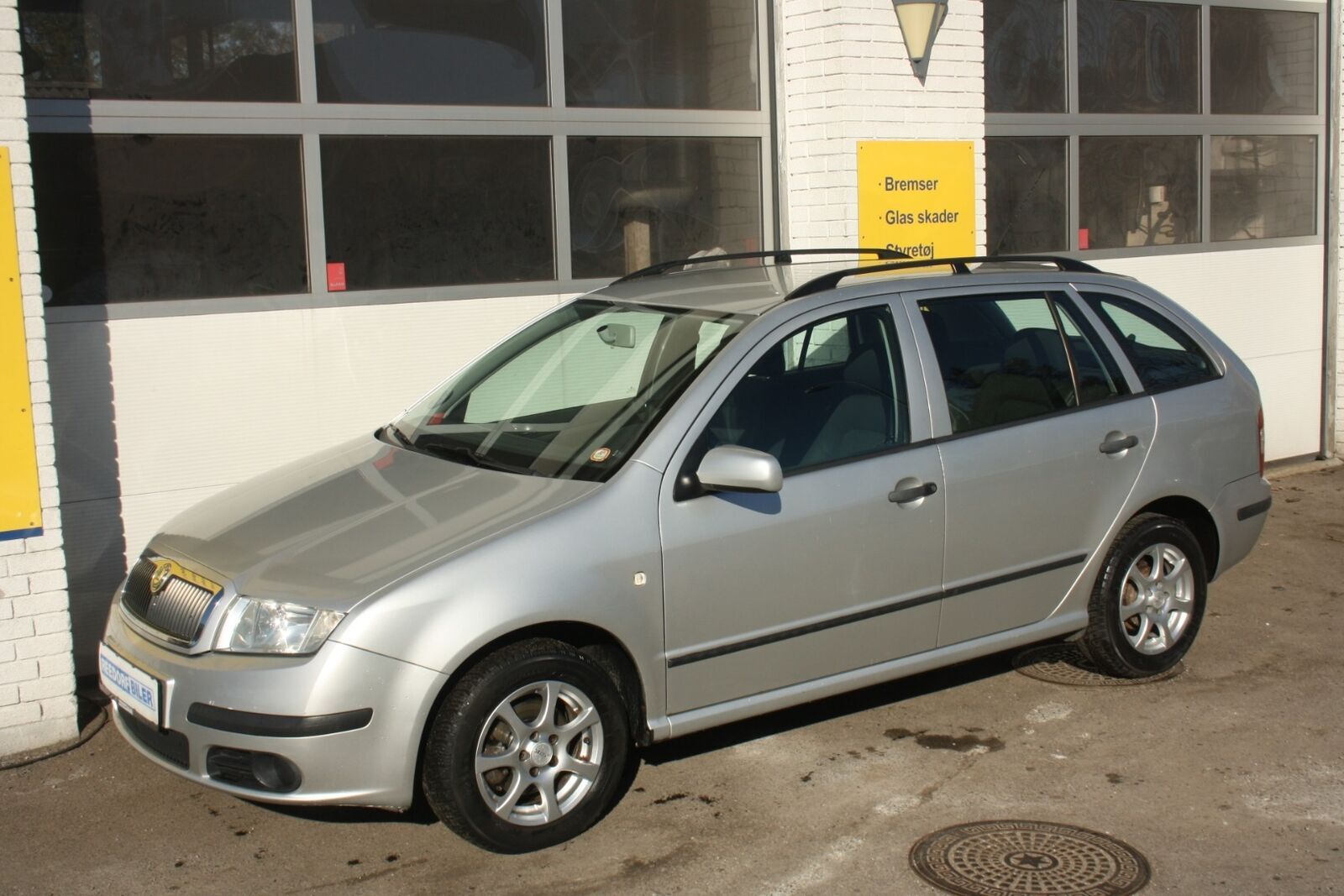 Grå Skoda Fabia fra 2005