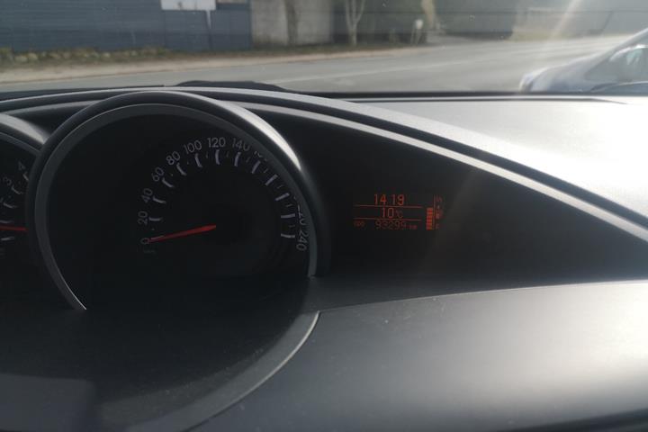 Grå Toyota Verso fra 2013