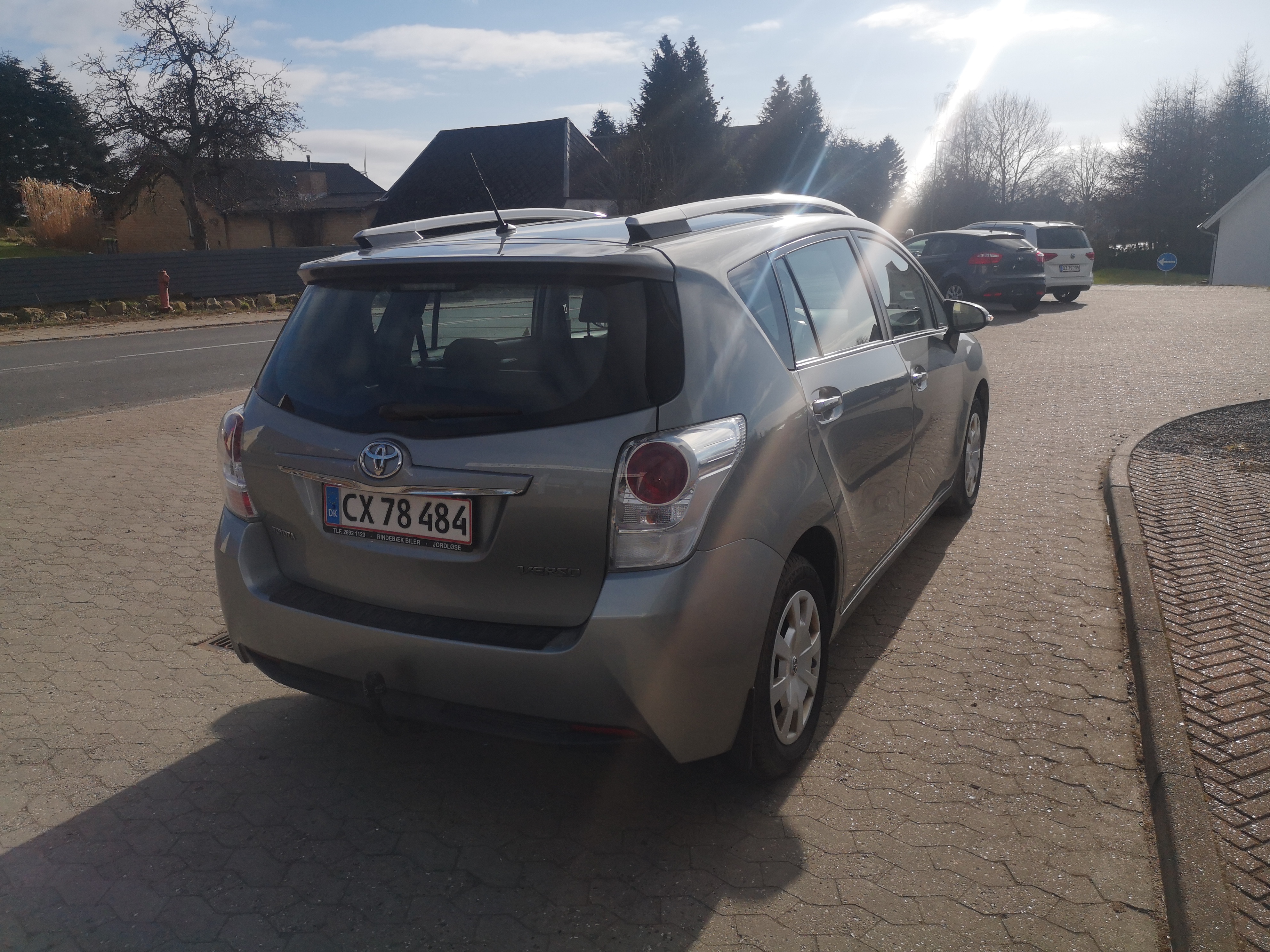 Grå Toyota Verso fra 2013