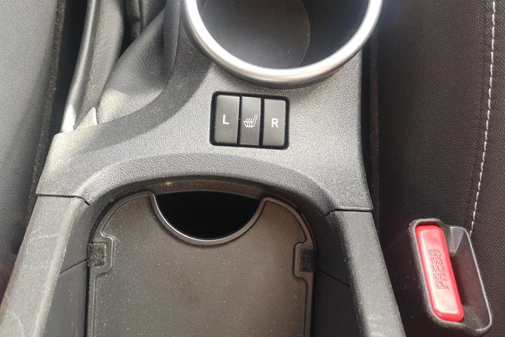 Grå Toyota Verso fra 2013