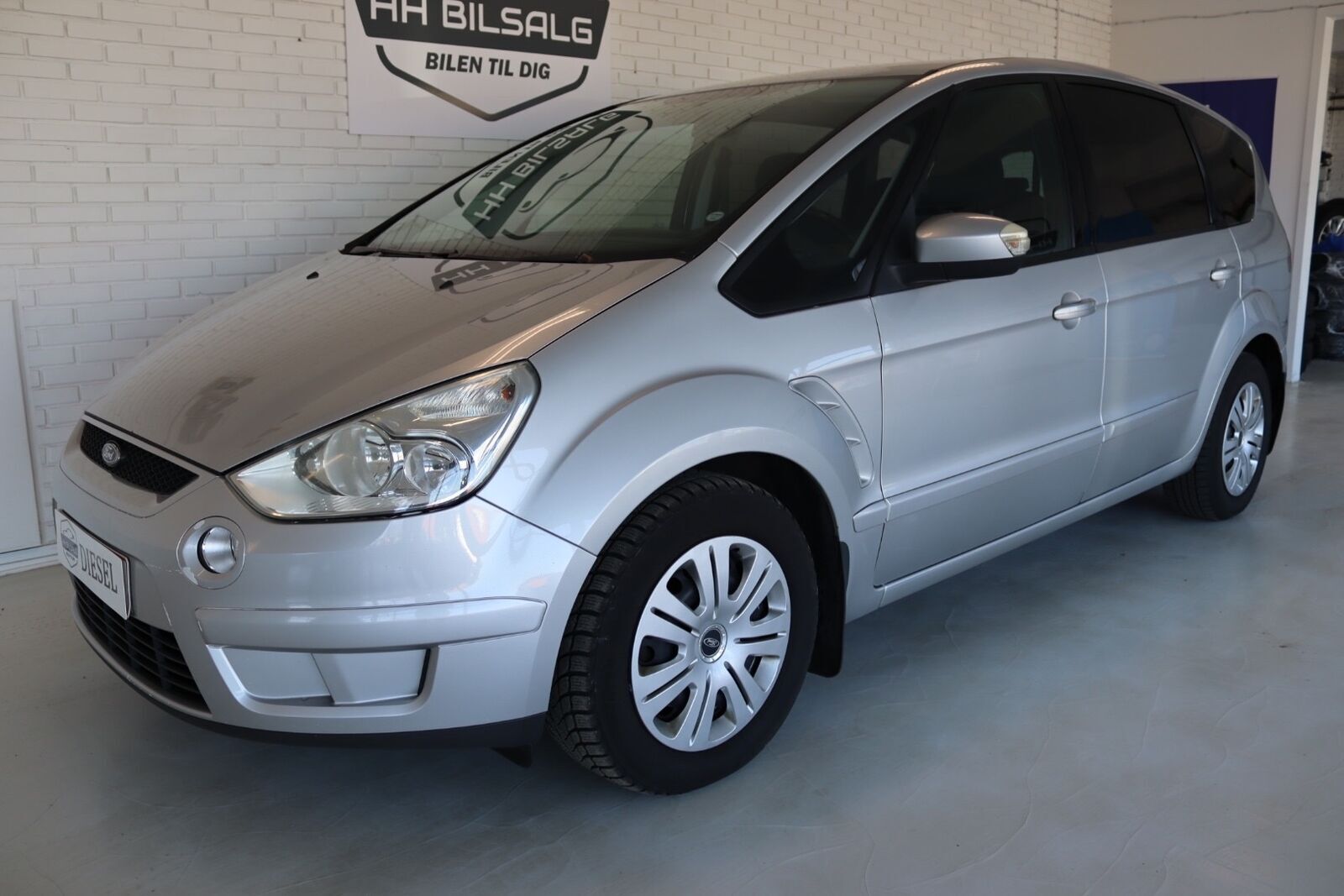 Grå Ford S-MAX fra 2008