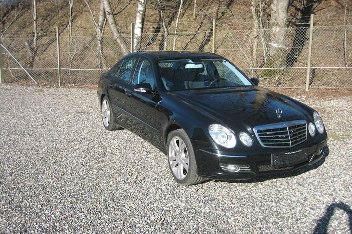 Grå Mercedes E300 fra 2009