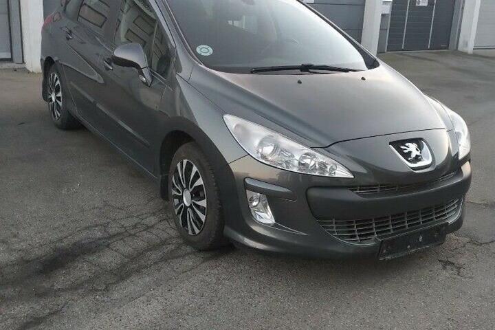 Grå Peugeot 308 fra 2011