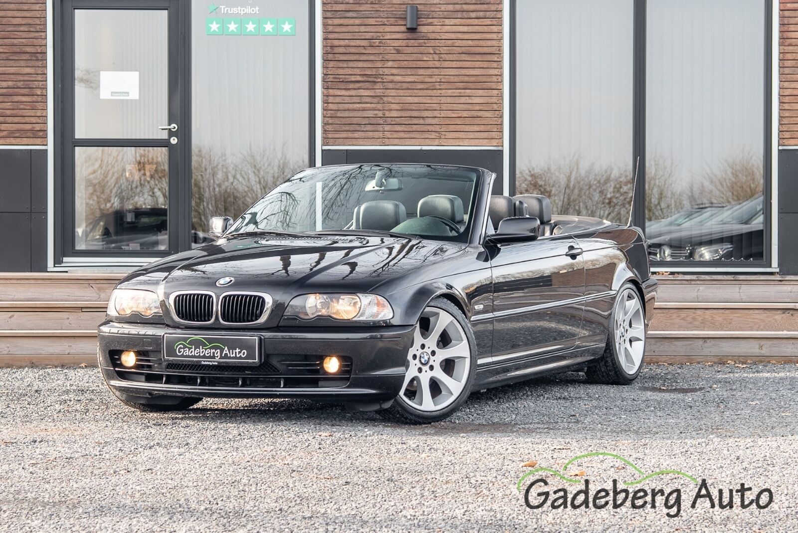 Sort BMW 320Ci fra 2001