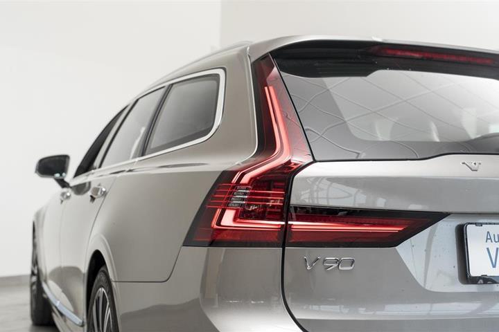 Grå Volvo V90 fra 2021