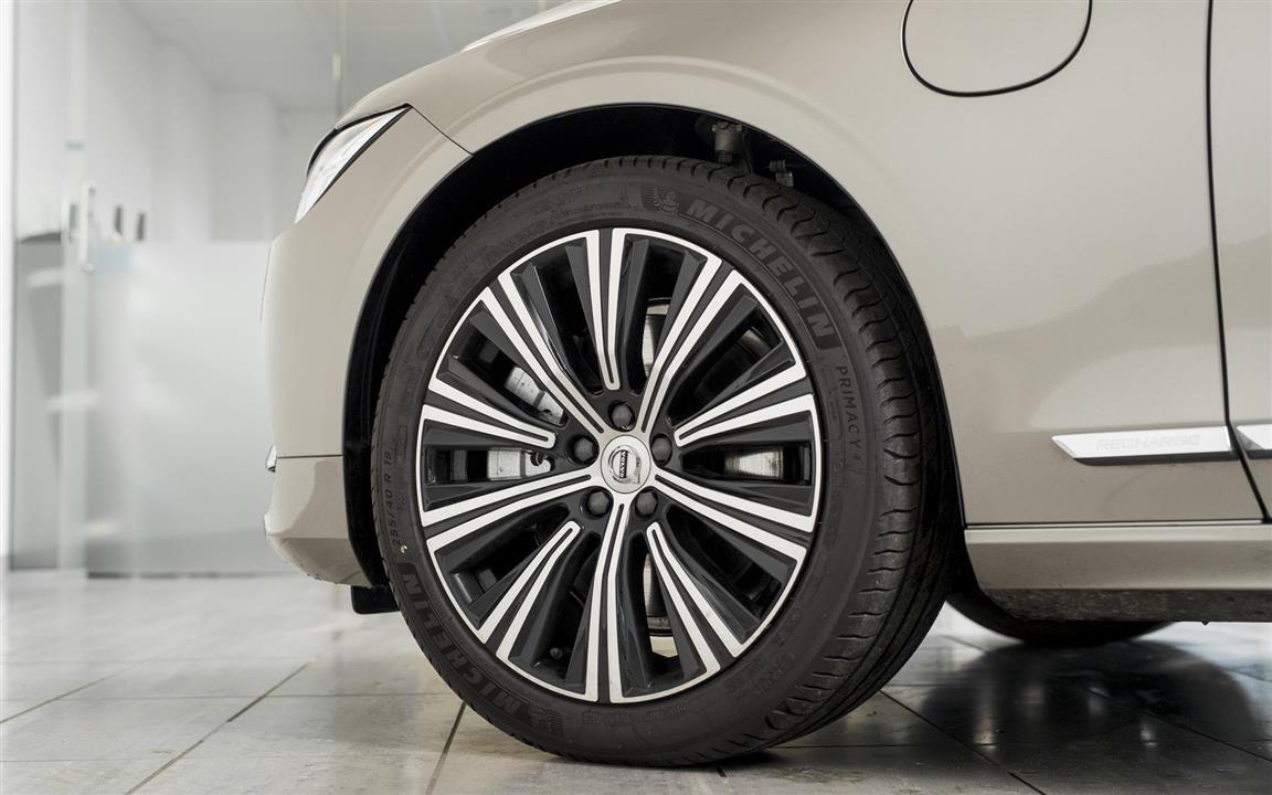 Grå Volvo V90 fra 2021