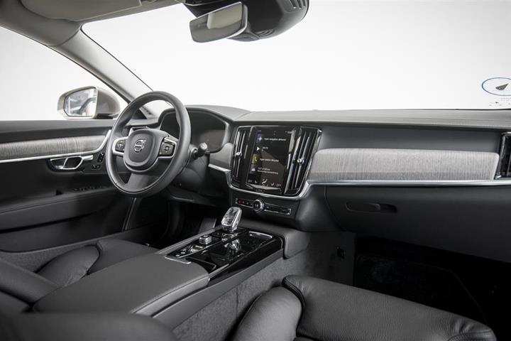 Grå Volvo V90 fra 2021