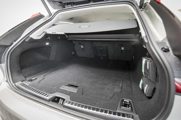 Grå Volvo V90 fra 2021
