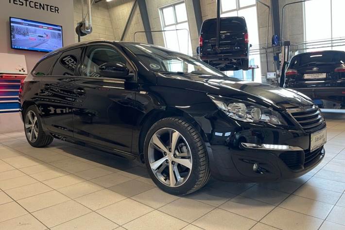 Grå Peugeot 308 fra 2017