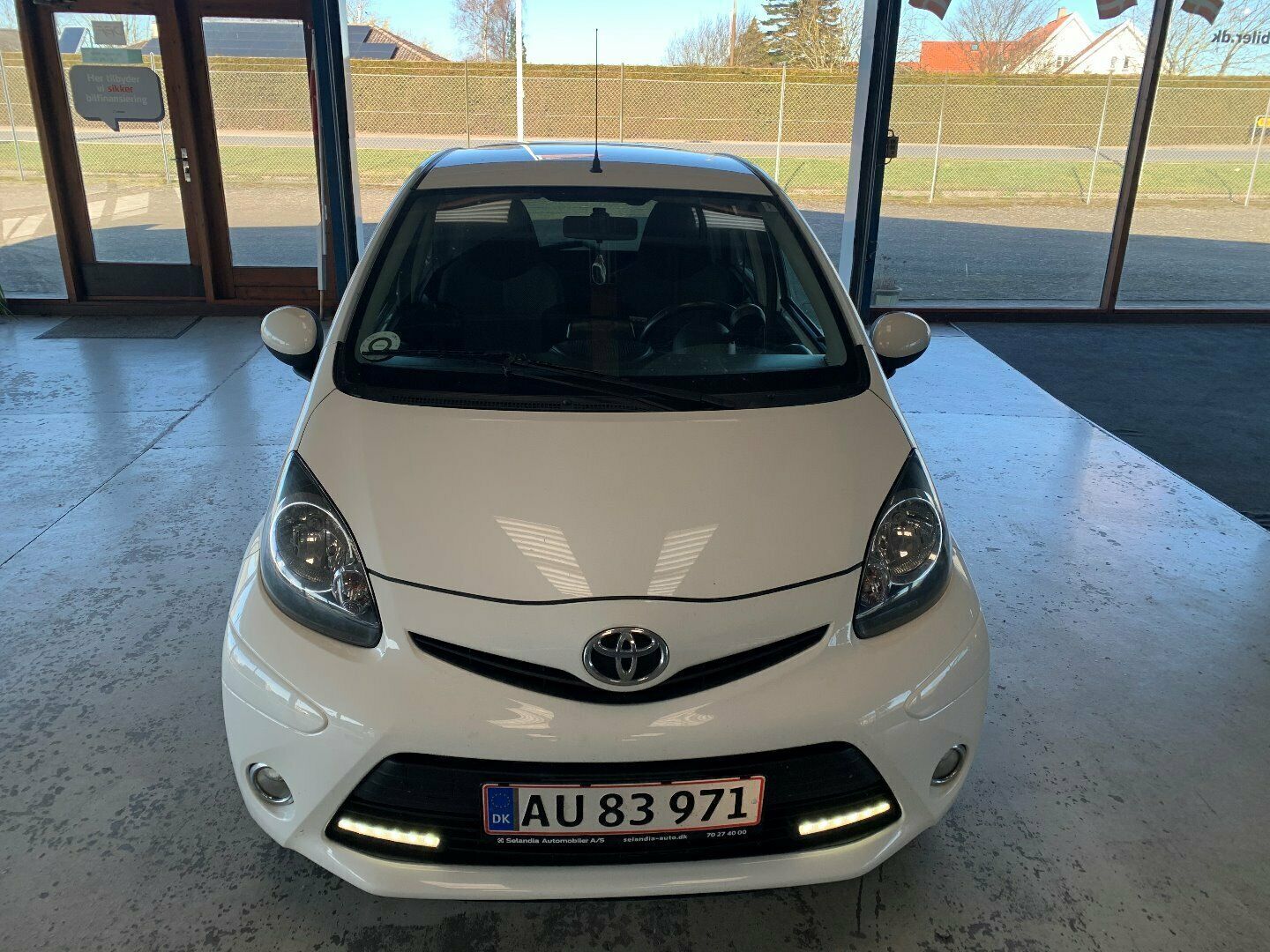 Hvid Toyota Aygo fra 2012