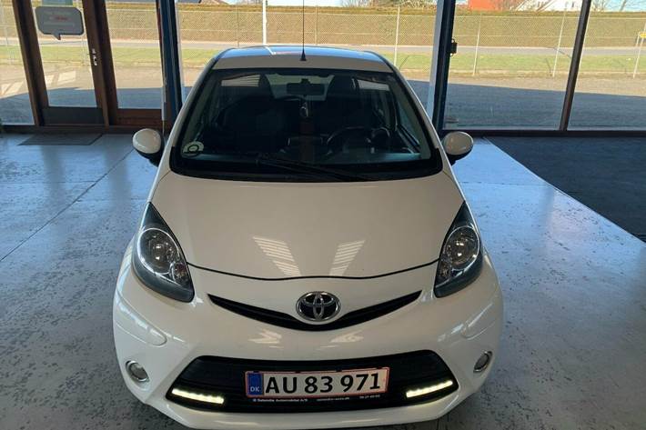 Hvid Toyota Aygo fra 2012
