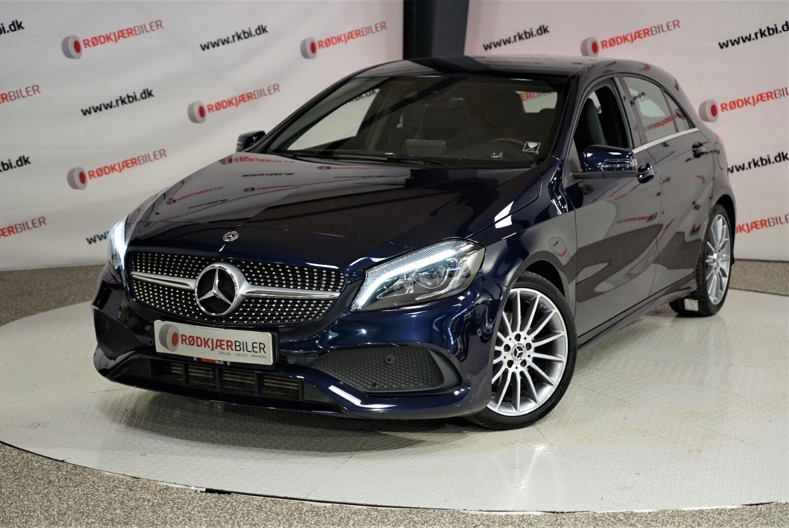 Blå Mercedes A200 fra 2018