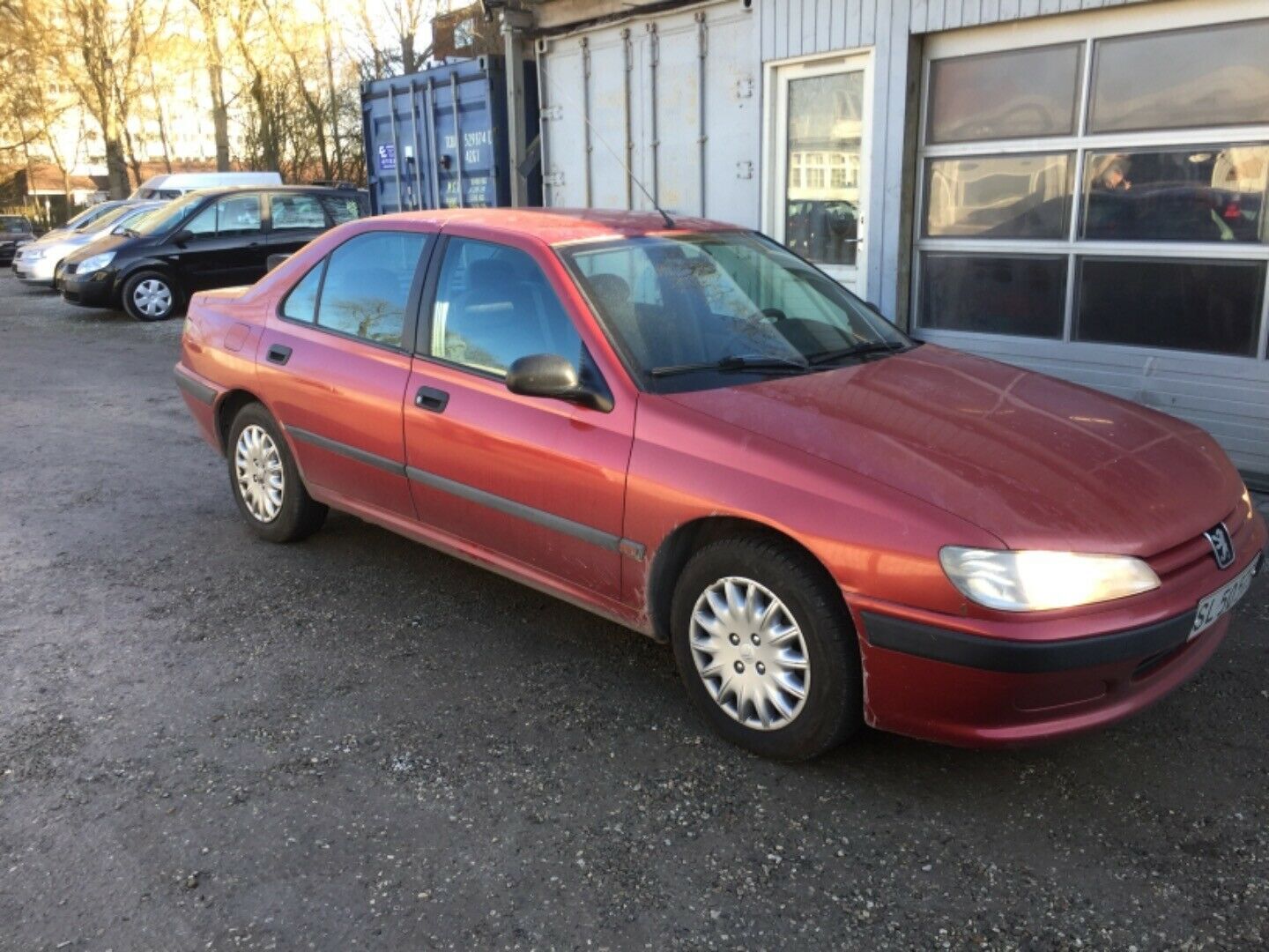 Grå Peugeot 406 fra 1997