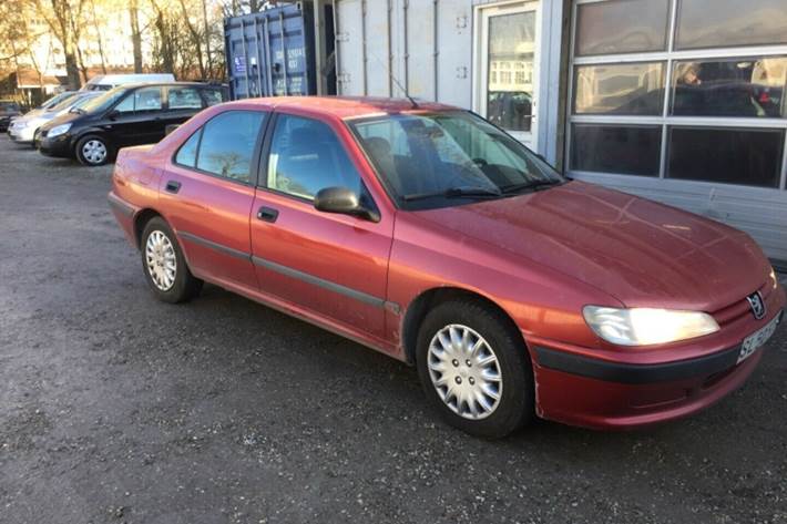 Grå Peugeot 406 fra 1997
