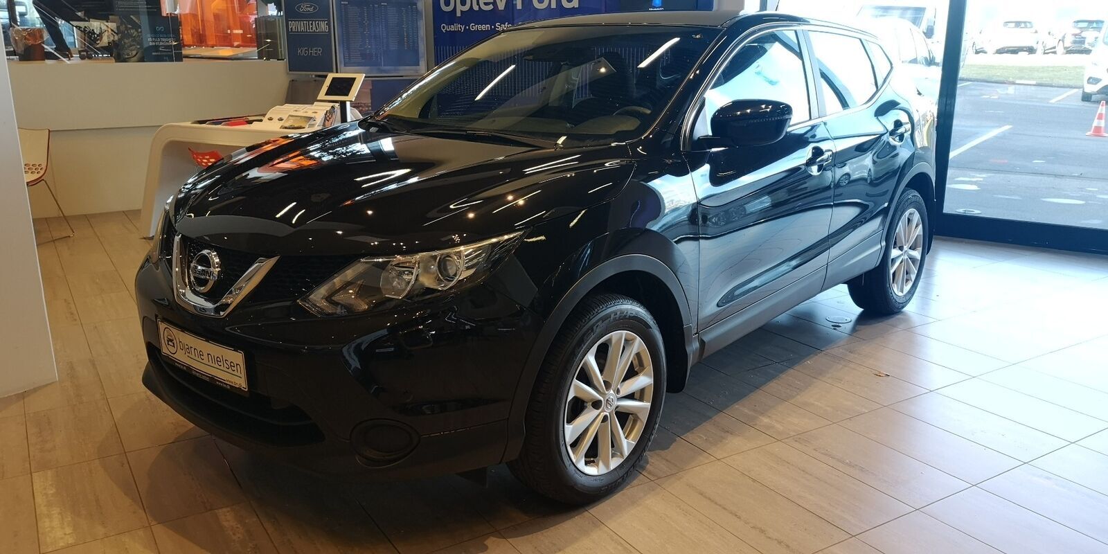 Grå Nissan Qashqai fra 2017