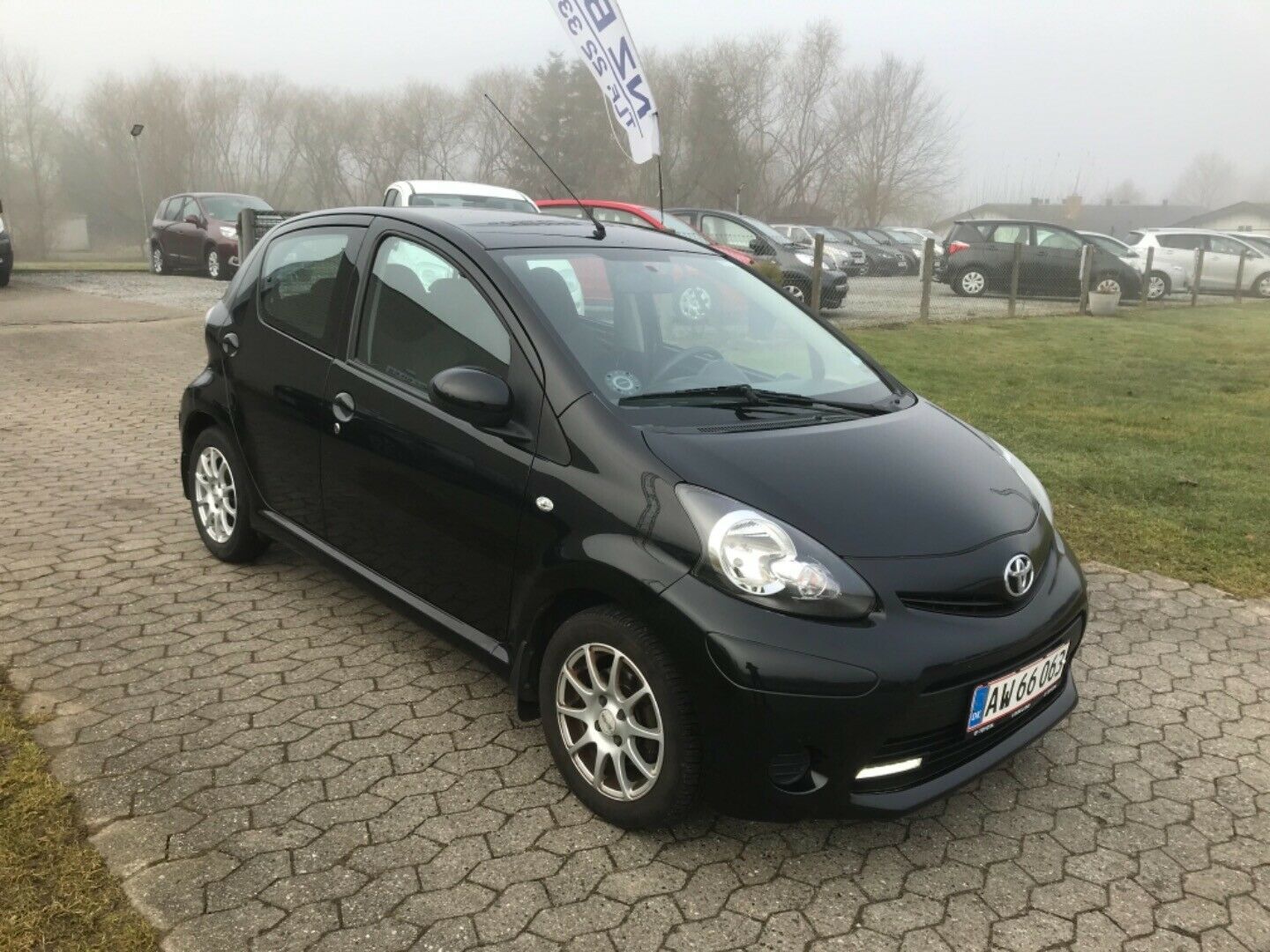 Sort Toyota Aygo fra 2012