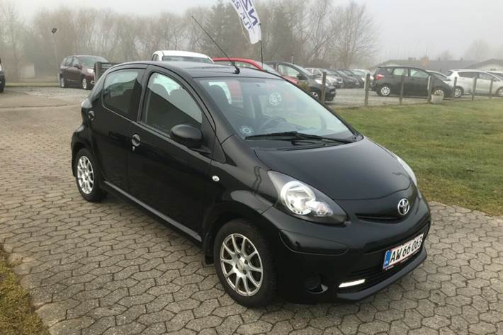 Sort Toyota Aygo fra 2012