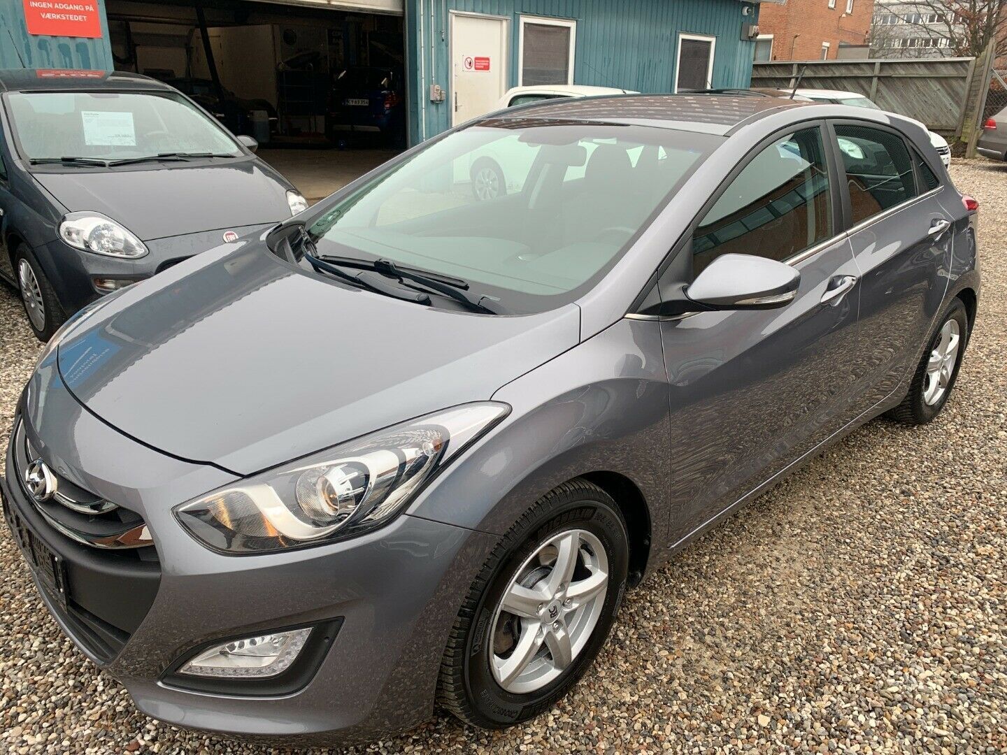 Grå Hyundai i30 fra 2013