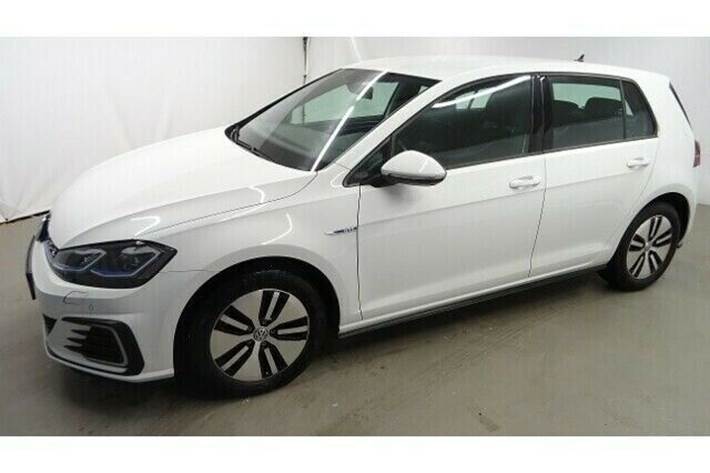 Hvid VW Golf VII fra 2017