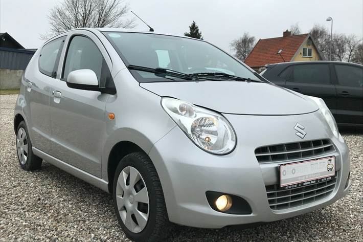 Grå Suzuki Alto fra 2012