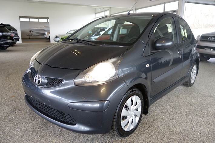 Grå Toyota Aygo fra 2008