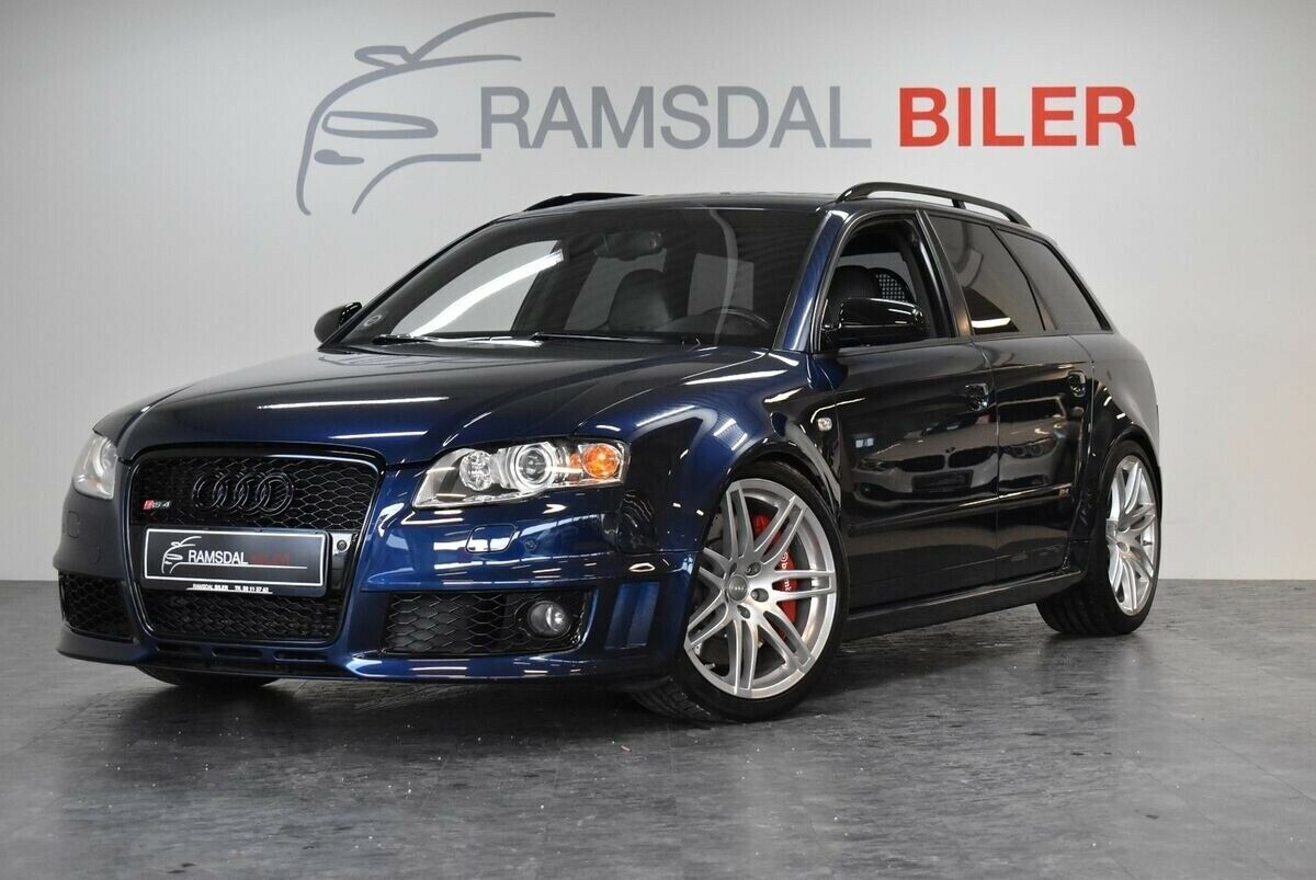Blå Audi RS4 fra 2007