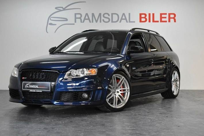 Blå Audi RS4 fra 2007