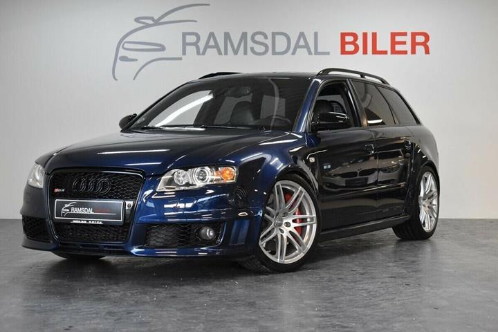 Blå Audi RS4 fra 2007