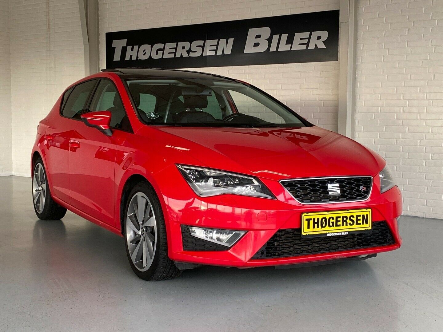 Rød Seat Leon fra 2015